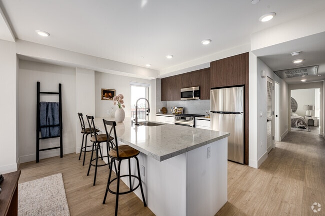 2BR, 2BA - 1008SF - Dining Room - The Boutique