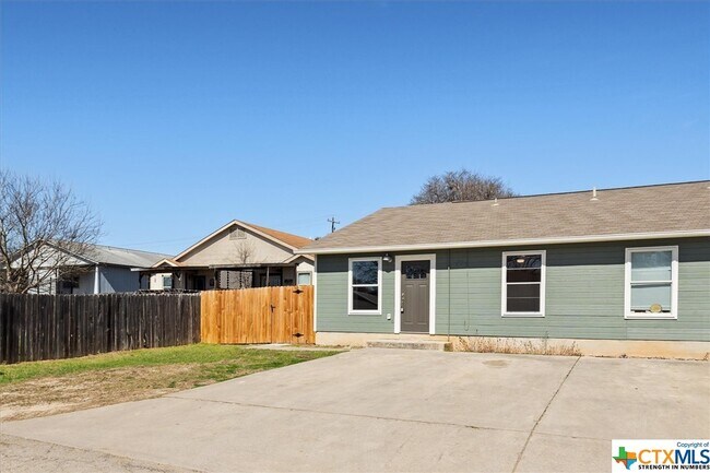 Photo - 1202 Hillyer-