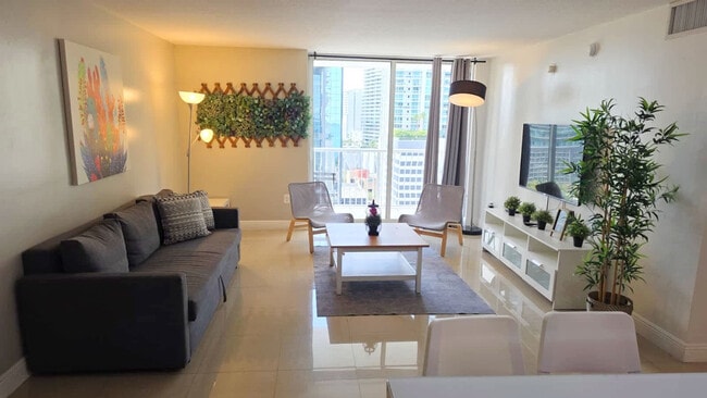 Photo - 1 SE 12th St Unidad SI FL18-ID1022221P