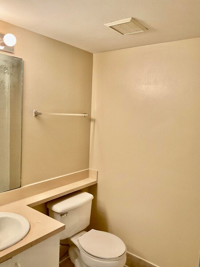 Photo - 4183 N Haverhill Rd Unit 716