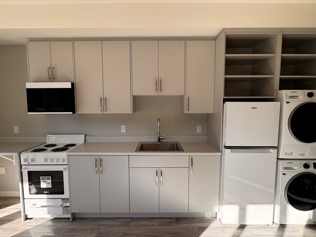 Building Photo - 348 14th St