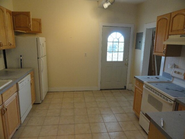 Building Photo - 36 Bond St Unit 3B