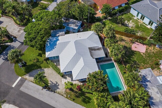 Photo - 461 Jupiter Ln