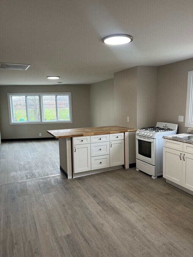 Building Photo - 159 Mineral Springs Rd Unit UF