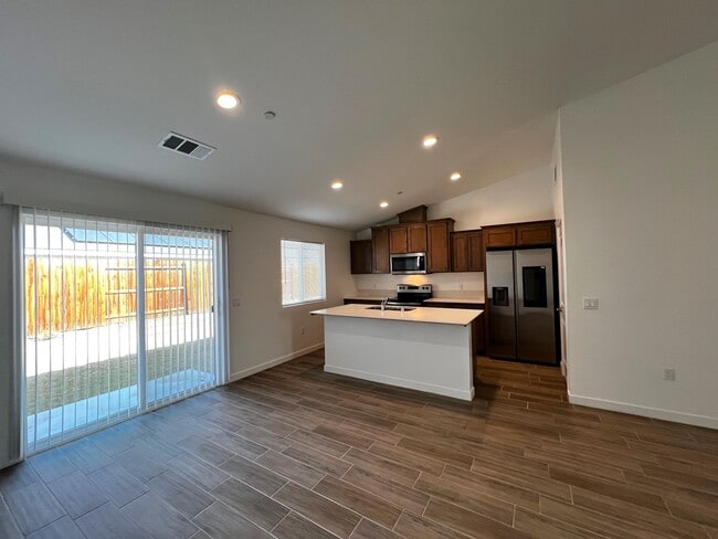 Photo - 812 Beaconsfield Ct