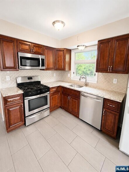 Photo - 106 Rochelle Pkwy