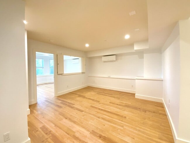 Photo - REMODELED 1BR in Haight! Yard Access. IN-UNIT LAUNDRY! DISHWASHER! Unit 1444C