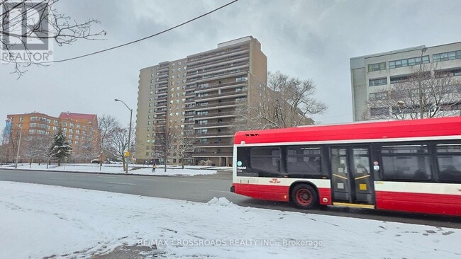 Photo - 180 Markham Rd Unité 921