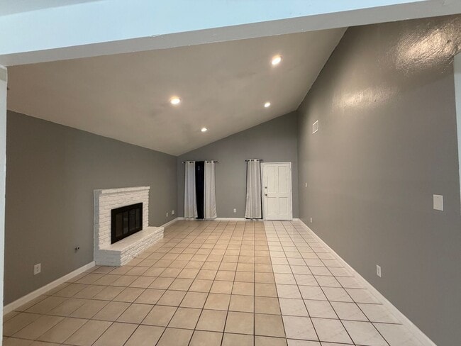Photo - Move in ready 3 Bd 2BA home in upper NE Bakersfield