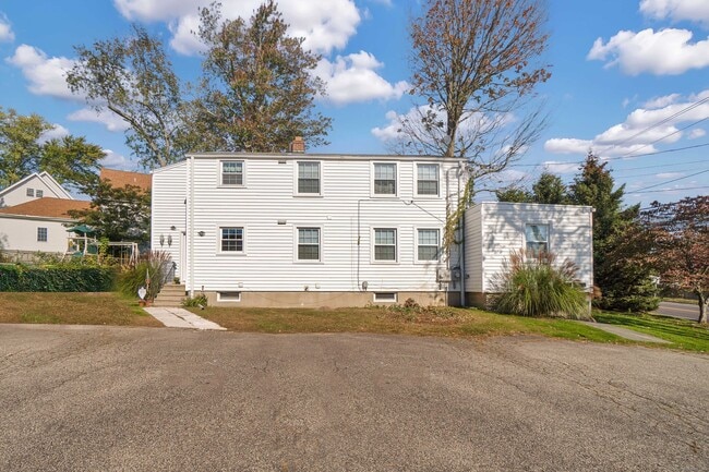 Photo - 981 Black Rock Tpke