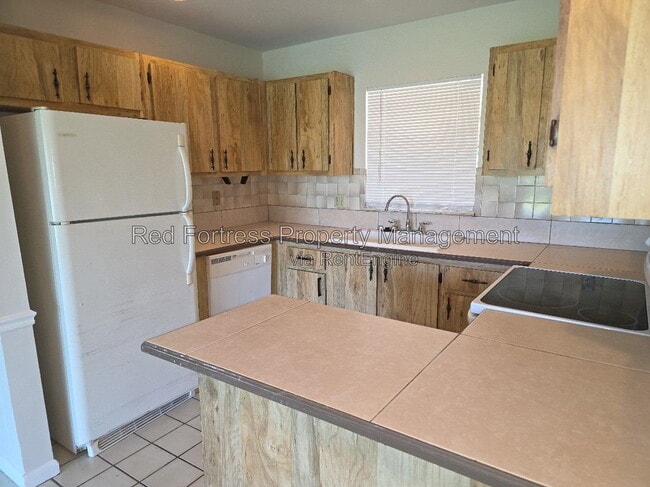 Building Photo - 1049 Ridgeway Dr