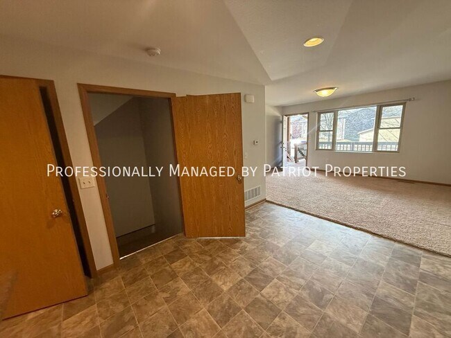 Photo - 819 Hawkeye Dr