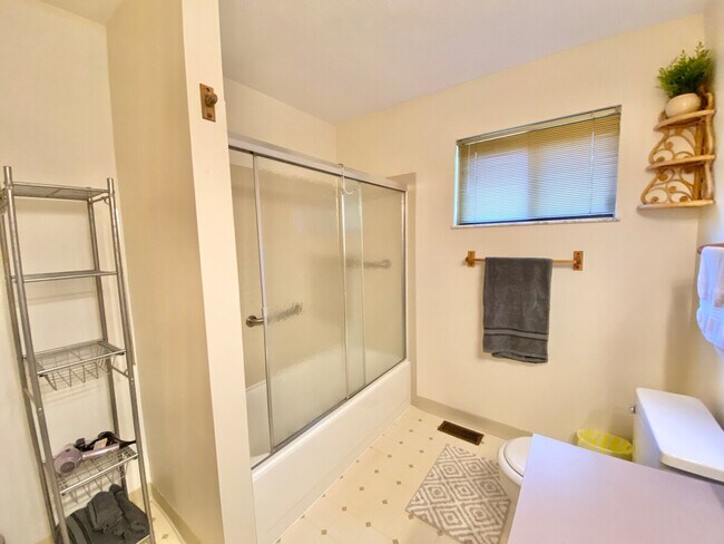 Photo - 1375 Rydalmount Rd Unidad SI ID1061219P