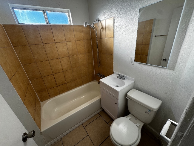 Photo - 536 W Marshall Blvd