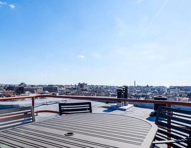 Vista panorámica desde la azotea - 2038 18th St NW Unidad # 104