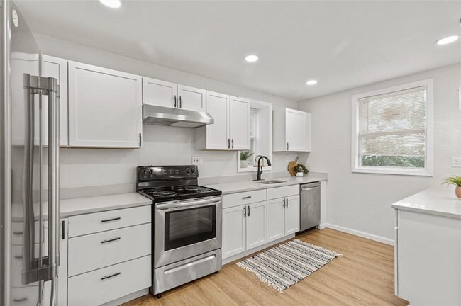 Photo - 301 Suncrest St