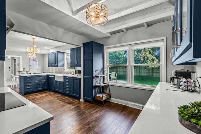 Photo - 421 W Lloyd St