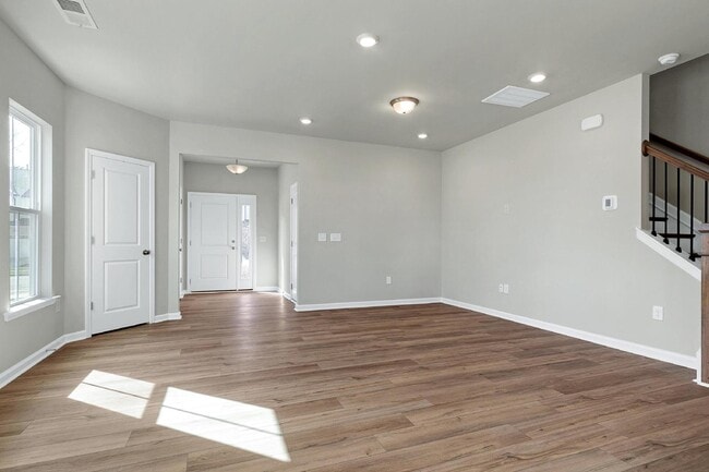 Photo - 580 Glen Clova Dr