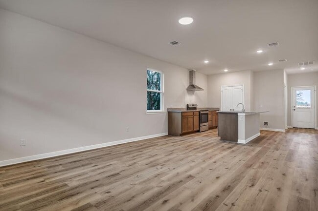 Photo - 309 W Martin LutherKing Dr