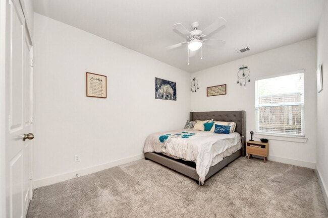 Photo - 3 Bedroom Houston Rental Home in Gated Community near Griggs Road