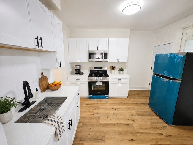Photo - 6807 S Artesian Ave Unit 1