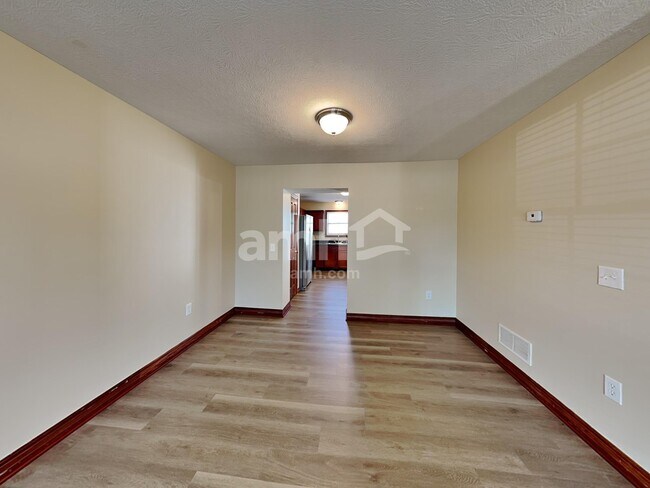 Photo - 231 Oakford St