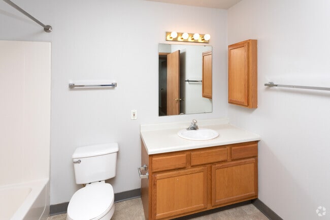 3BR, 2BA - 1,000SF - The West Winds A