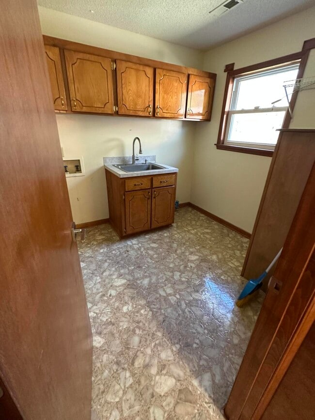 Photo - 312 Sorin Cir