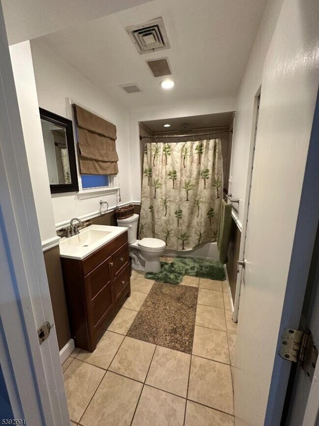 Building Photo - 17 N 12th St Unit 2