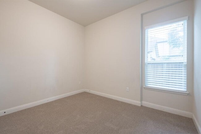 Photo - 14928 Iveans Way