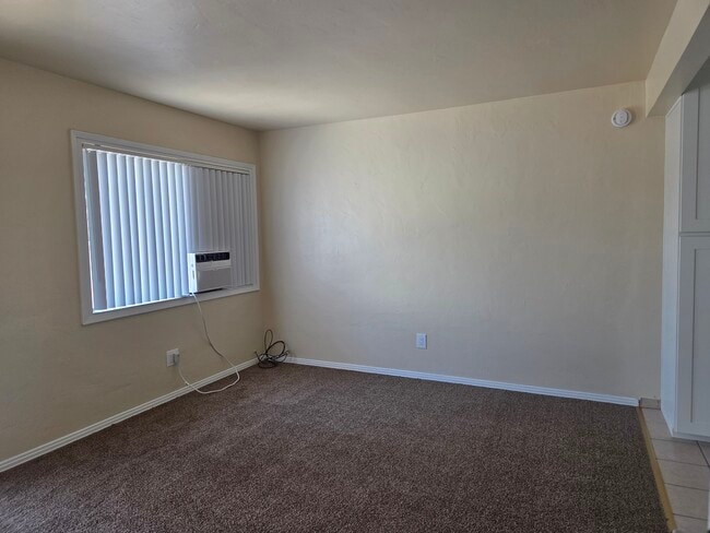 Sala de estar - 318 W Cypress Ave
