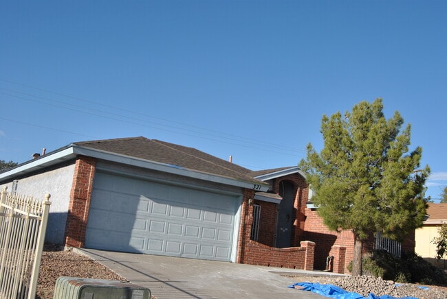 Photo - 321 Arisano Dr House