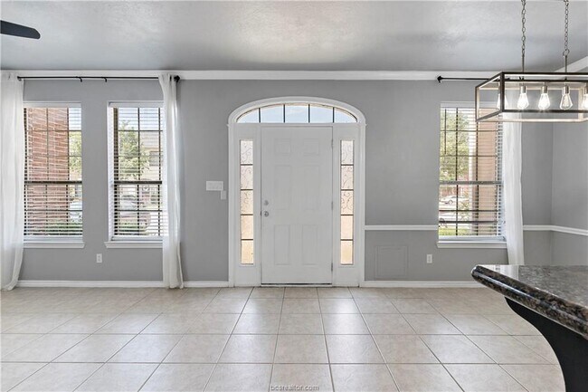 Photo - 405 Forest Dr Loop