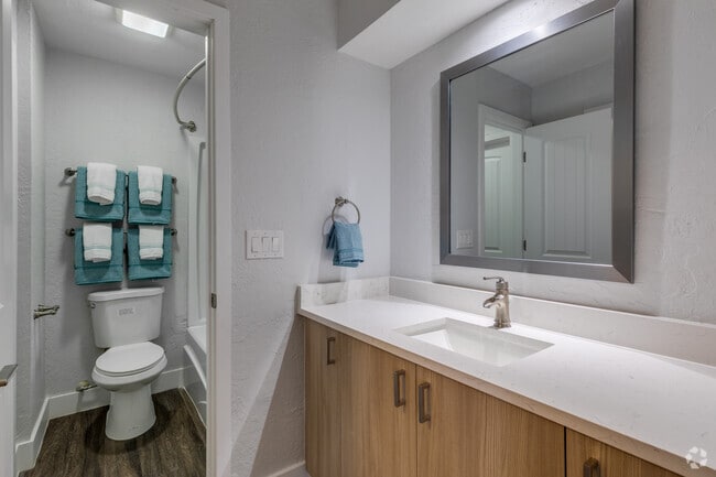 2BR, 1.5BA -1020SF - Primary Bathroom