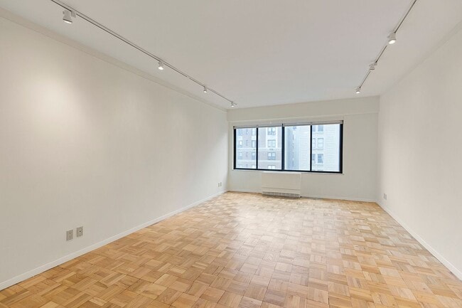 Building Photo - 900 Park Ave Unit 15-B