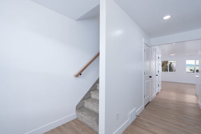 Photo - Spacious & Comfortable Home in Quiet Vernal Neighborhood