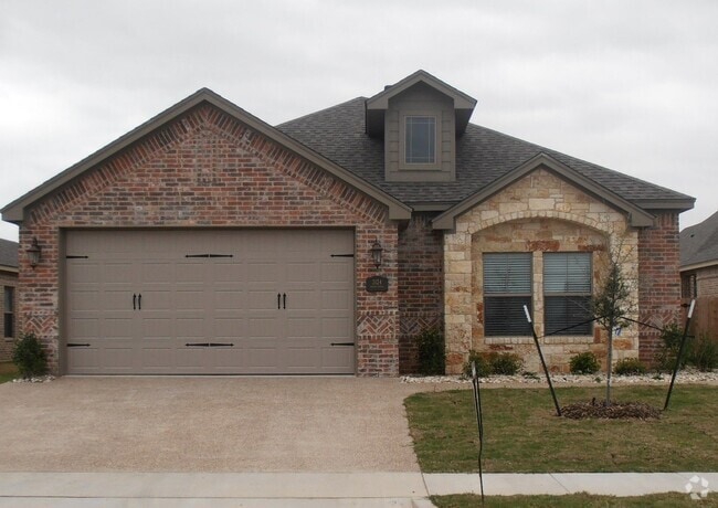 Building Photo - 4 Bedroom Single Family Home:  Available Now!