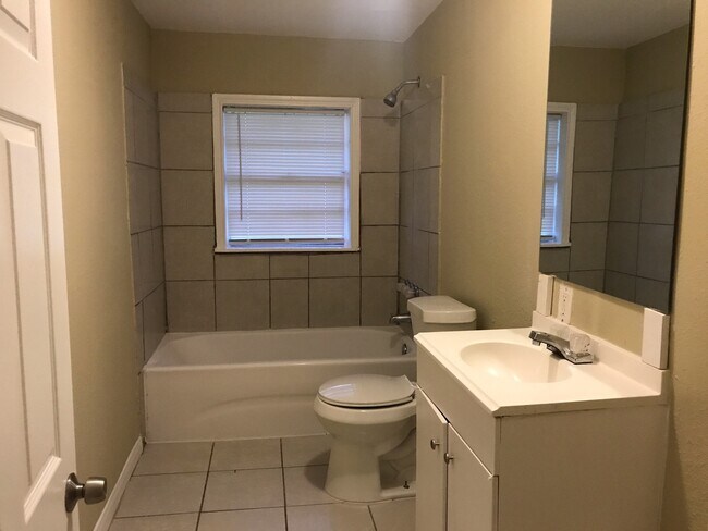 Photo - 306 Lake Rd Unit B