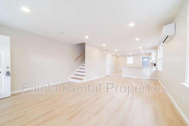 Photo - 115 N Delancy Pl Unit Apt B