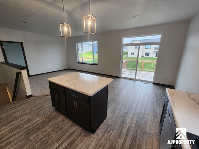 Photo - 300 S Willow Spring Dr