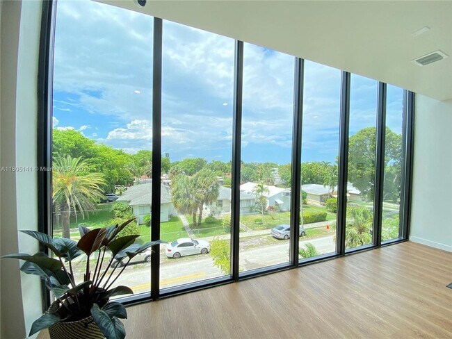 Photo - 1950 Fletcher St Unidad 205