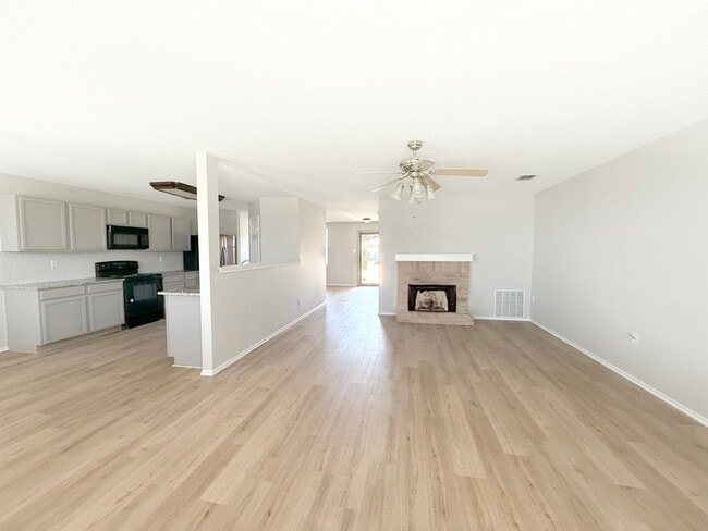 Open concept - looking to front entry. - 1419 Windy Meadows Dr