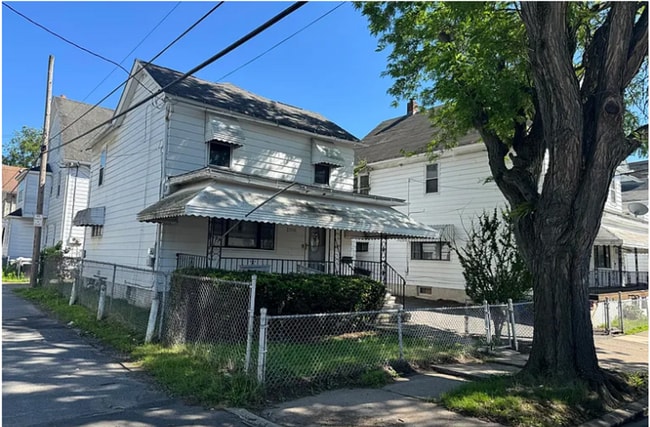 Newly Renovated 3 Bed/1 Bath Single Family... - Newly Renovated 3 Bed/1 Bath Single Family... House