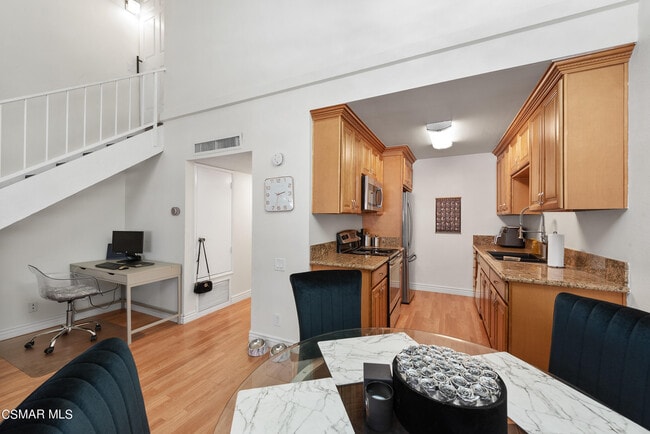 Photo - 5460 White Oak Ave