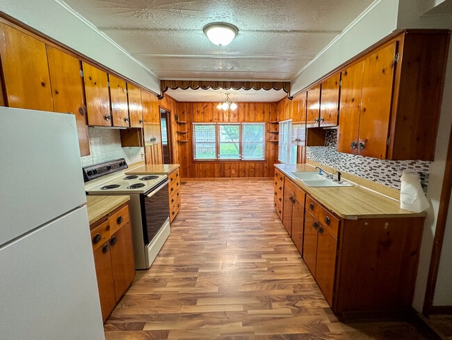 Photo - 407 S Oak St