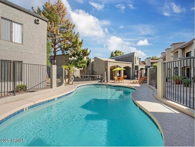 Building Photo - 5750 N 59th Ave Unit 1B