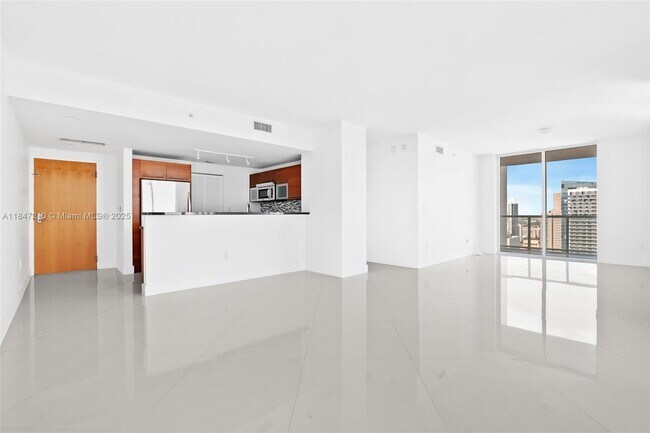 Photo - 253 NE 2nd St Unidad 3602