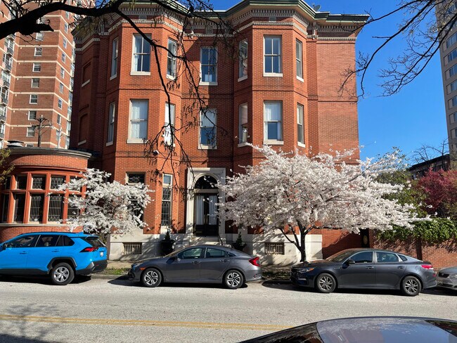 Photo - 106 E Chase St Unidad 2