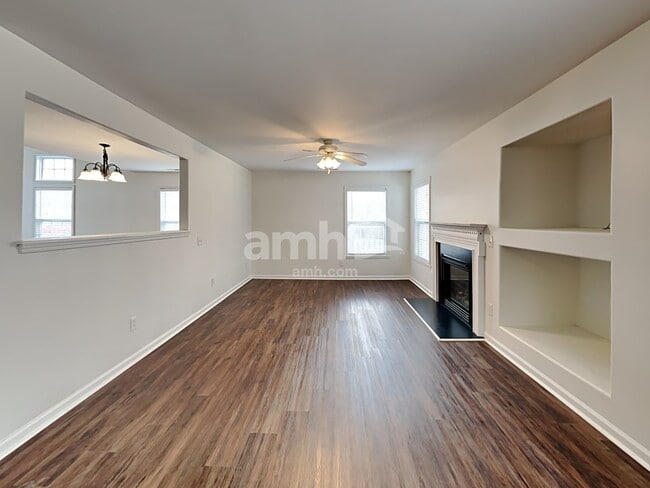 Photo - 1208 Mallory Ln