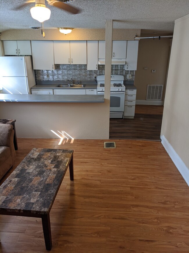 Photo - 812 W Main St